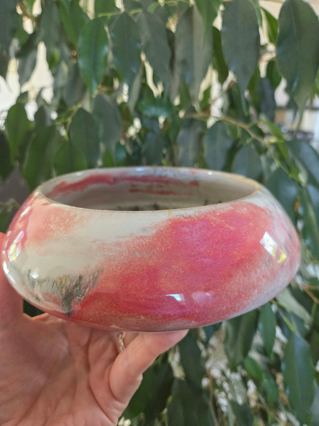 Skål, hvid og rosa med grønne detaljer, ø19